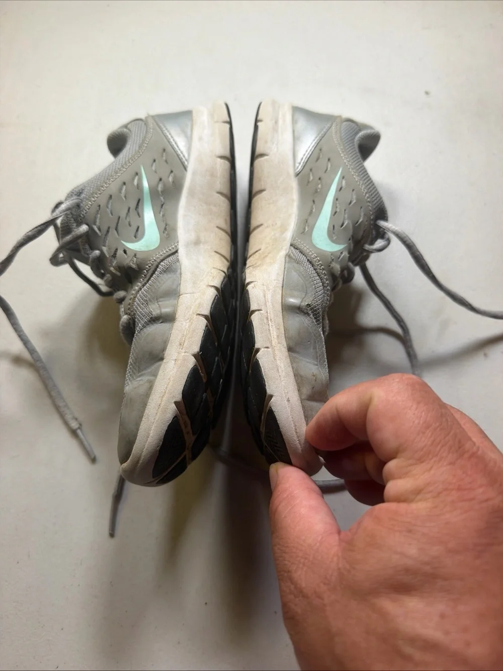 Nike Men's Light Gray Mesh Running Sneakers